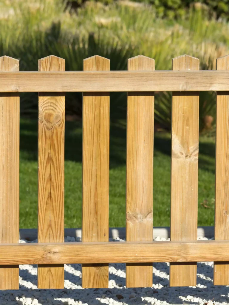 Affordable Fence Painting in Glendale